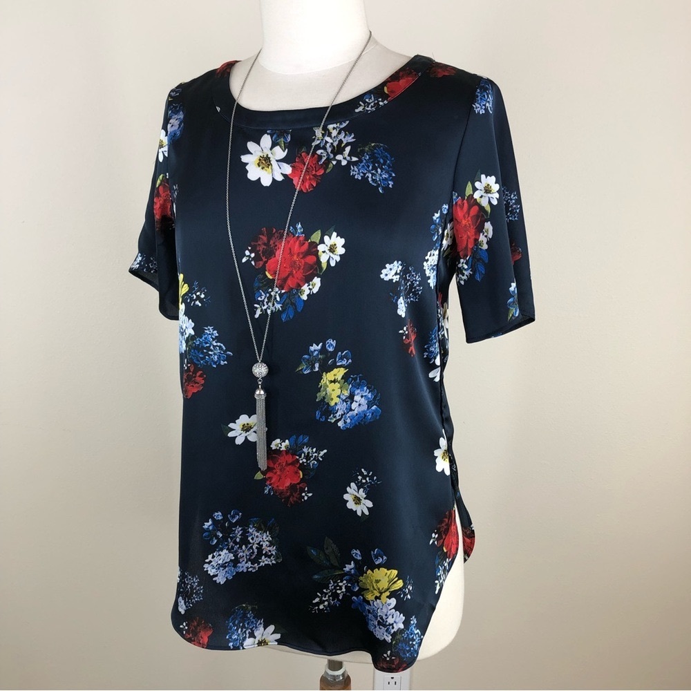 Banana Republic Size XS Sort Sleeves Satin Navy Blue Floral Blouse Top